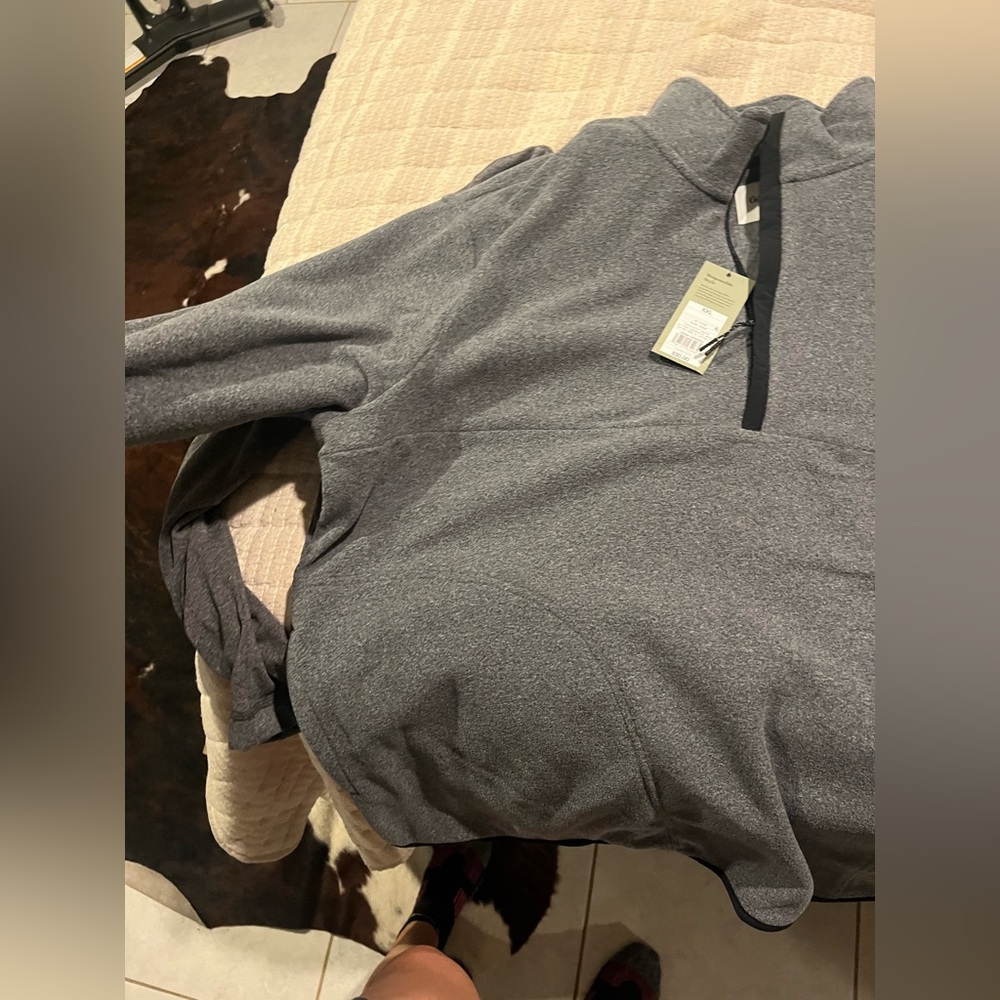 Goodfellow Men’s Pullover - Picture 2 of 3